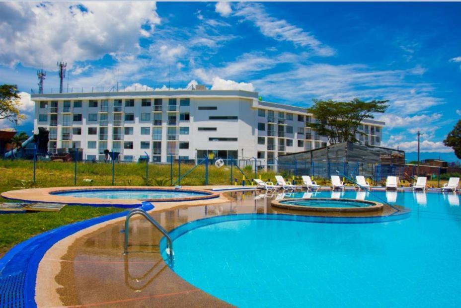 Apartamento Cerca Parque Del Cafe Con Piscina Монтенегро Екстериор снимка