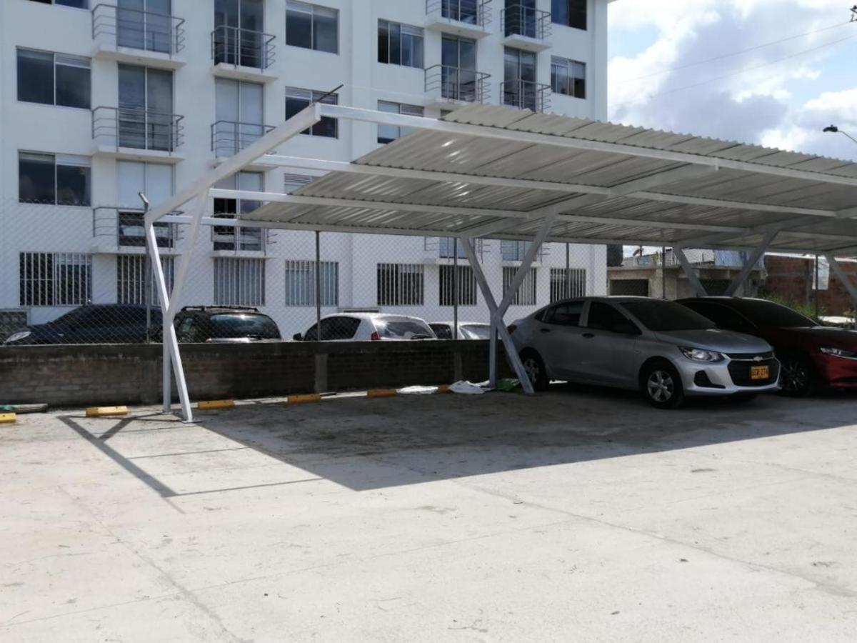 Apartamento Cerca Parque Del Cafe Con Piscina Монтенегро Екстериор снимка
